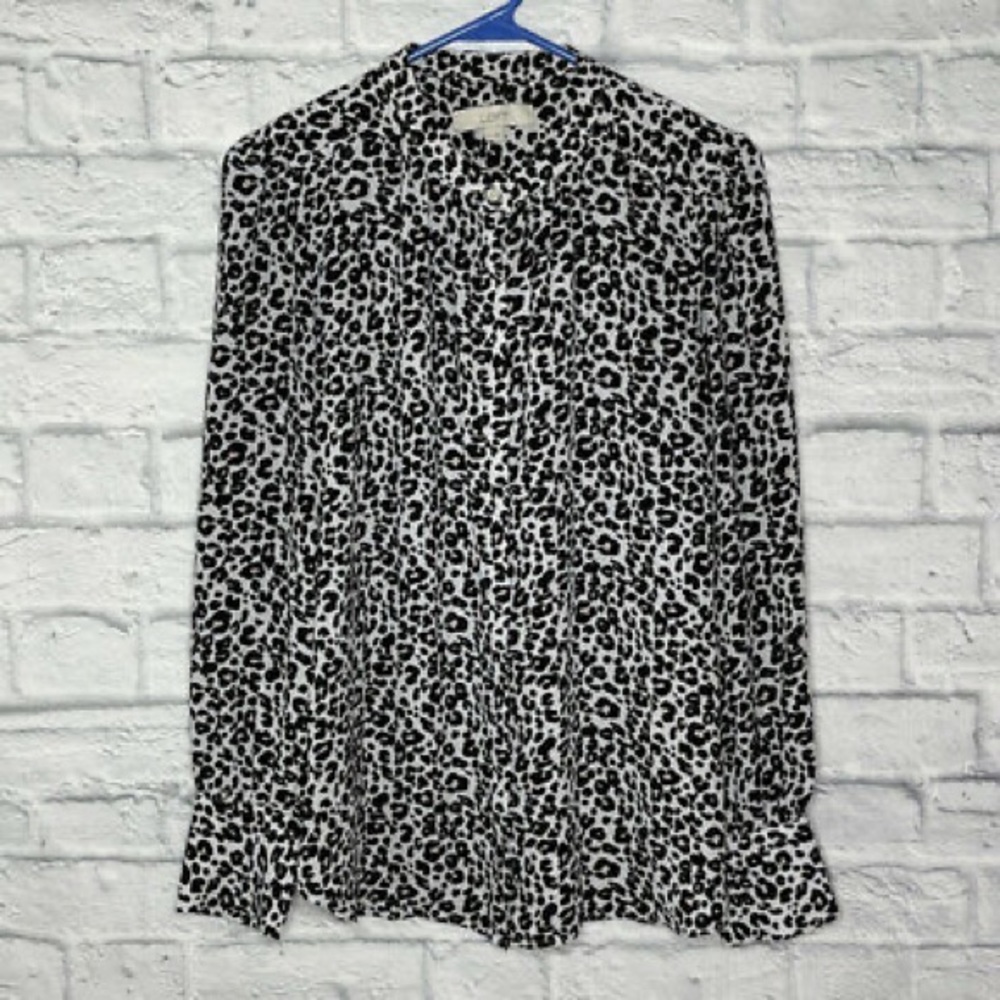 Fun animal print LOFT blouse. Great condition!